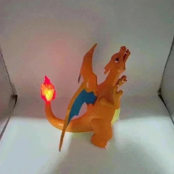 Pokemon Flame & Flight 2022 Deluxe Electronic Charizard Lights,Sounds & Motion - Picture 1 of 10